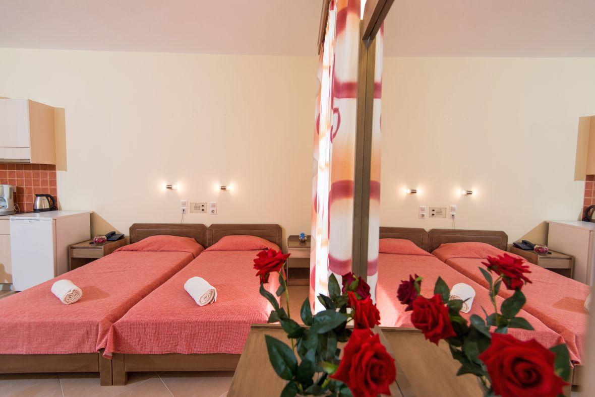 Daisy Hotel Apartments 罗希姆诺 外观 照片