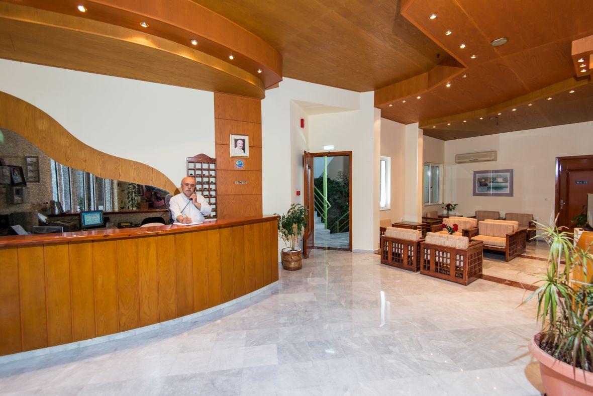 Daisy Hotel Apartments 罗希姆诺 外观 照片