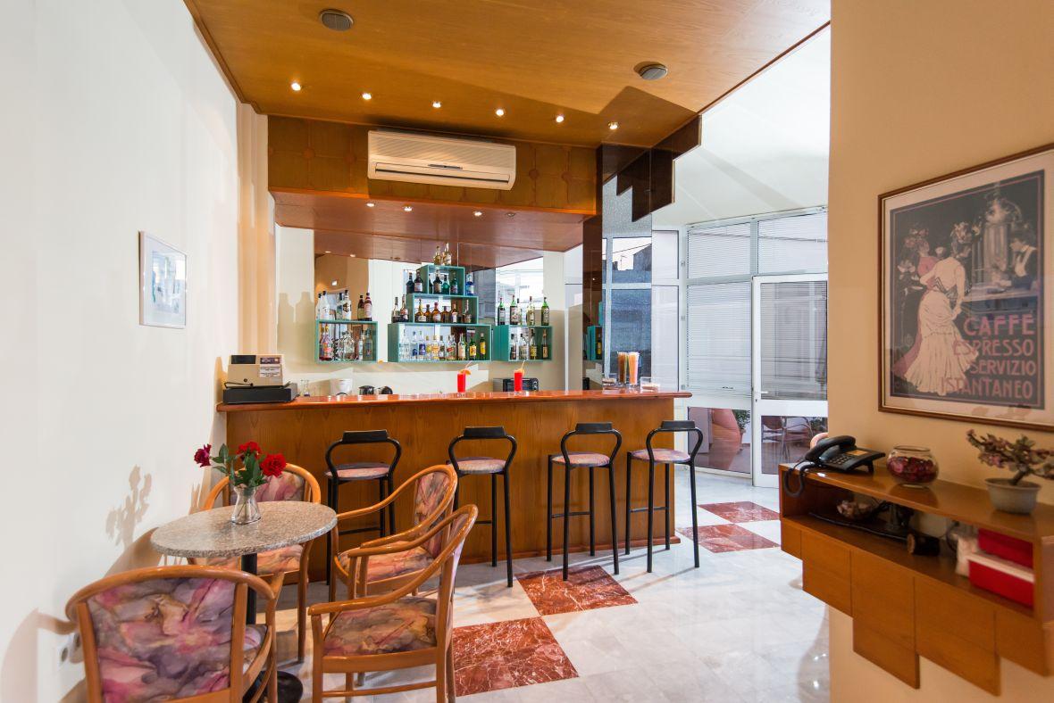 Daisy Hotel Apartments 罗希姆诺 外观 照片