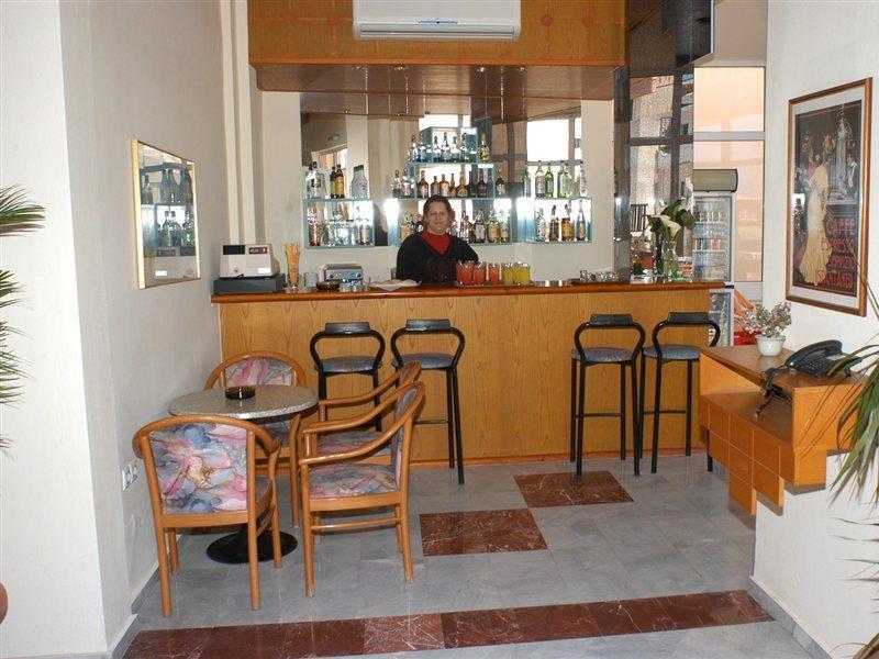 Daisy Hotel Apartments 罗希姆诺 外观 照片