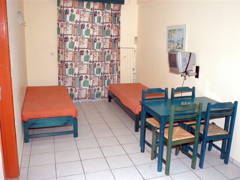 Daisy Hotel Apartments 罗希姆诺 外观 照片