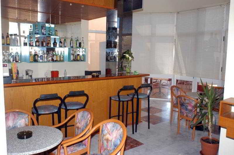 Daisy Hotel Apartments 罗希姆诺 外观 照片