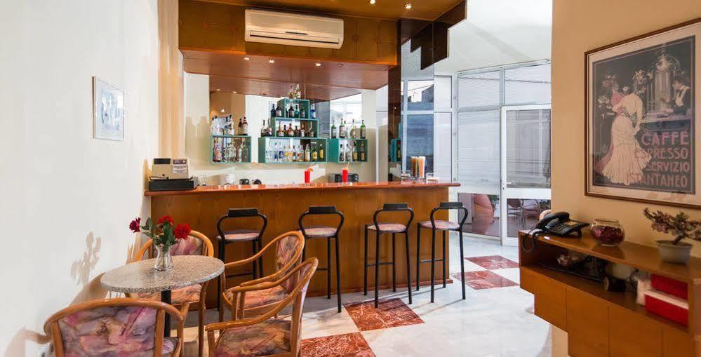 Daisy Hotel Apartments 罗希姆诺 外观 照片